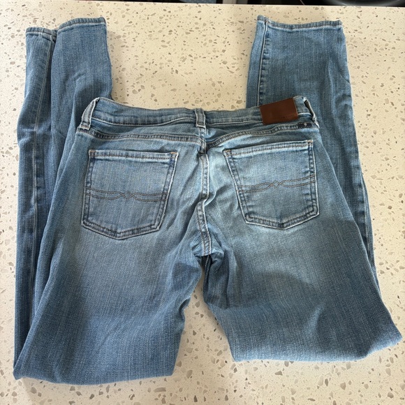 SOLD Lucky Brand Women’s 0/25 Regular Low Rise Light Blue Wash Straight Leg - Picture 4 of 6